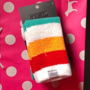 NWT vs pink crew fuzzy socks 🧦